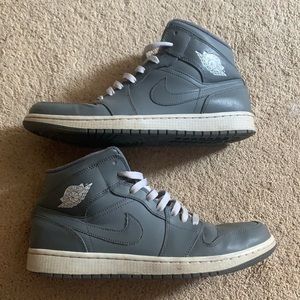 Air Jordan 1 gray